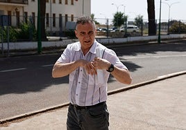 Joaquín Ferrándiz, en una imagen exclusiva de LAS PROVINCIAS, junto a la cárcel de Herrera de la Mancha poco antes de salir de prisión en el verano de 2023.