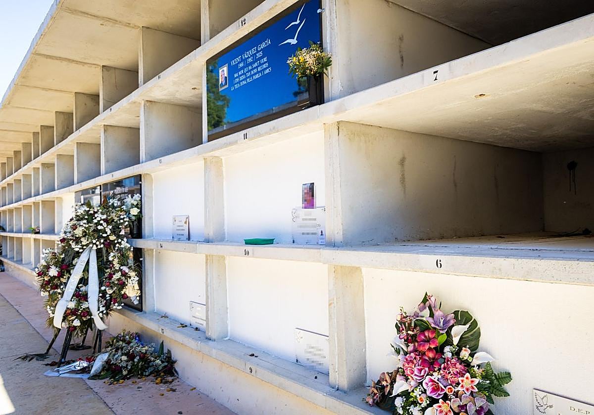 FOTOS | Los nichos del cementerio de Sueca que provocan los malos olores