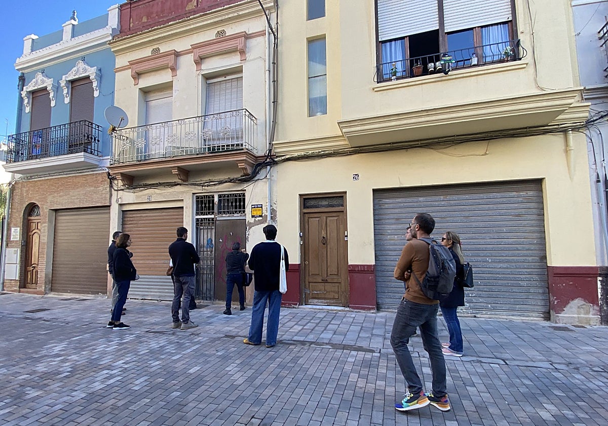 Imagen principal - Propiedad de la calle Francisco Eiximenis 28, en el Cabanyal.