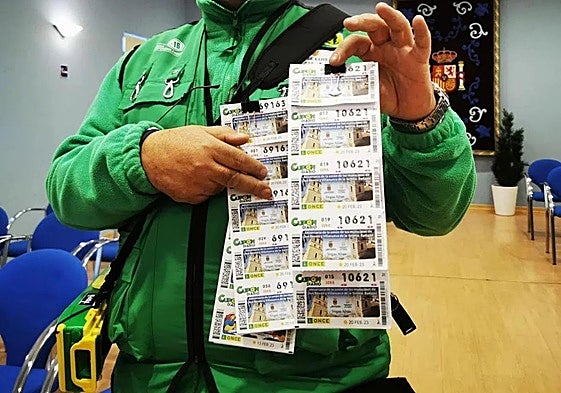 Un vendedor de la ONCE en una imagen de archivo.