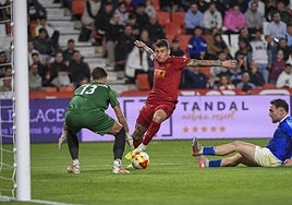 Raba, en una acción del partido contra el Maracena en Los Cármenes.