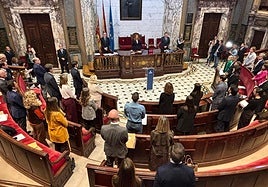 Minuto de silencio este martes en el pleno del Ayuntamiento.