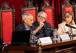 Boira, durante el seminario del aniversario de la dana junto a Joan Romero y Ana Camarasa.