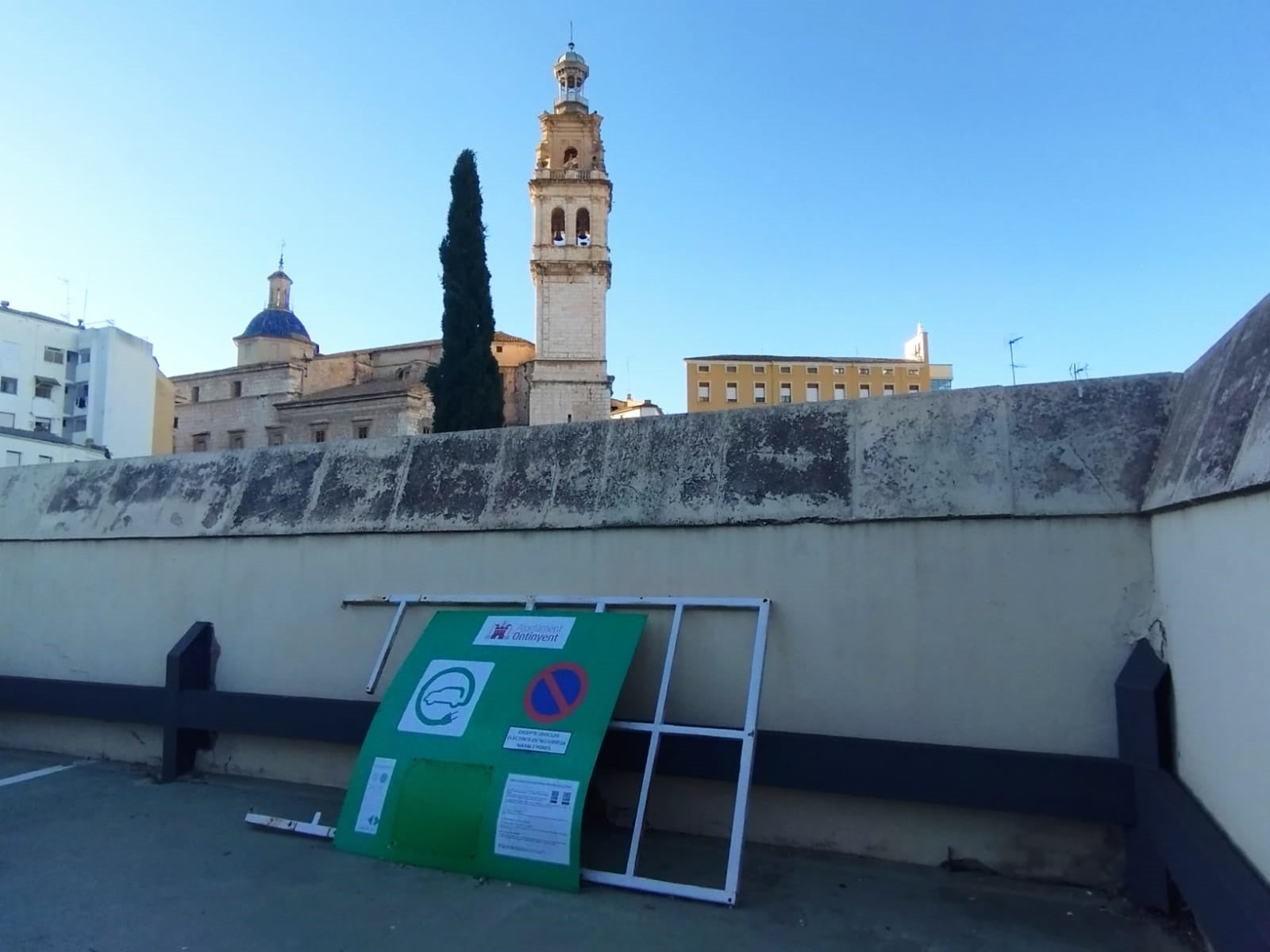 Uno de los puntos de recarga eliminados.