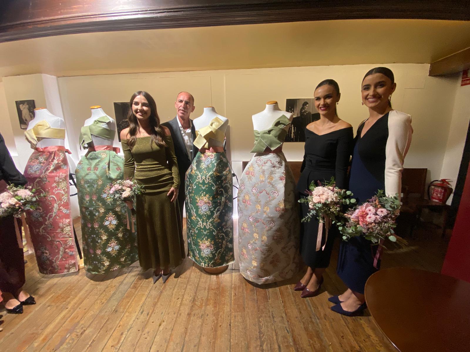 FOTOS | Así son las telas de los trajes de la corte de honor de Carmen Prades, fallera mayor de Valencia 2026