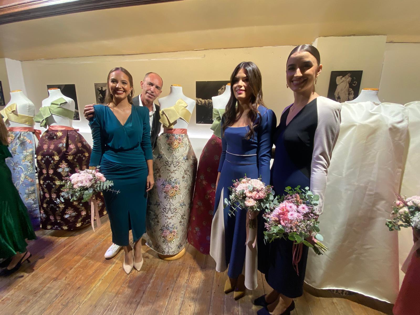 FOTOS | Así son las telas de los trajes de la corte de honor de Carmen Prades, fallera mayor de Valencia 2026