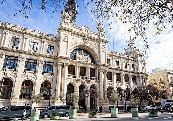 El exterior del Palacio de las Comunicaciones de Valencia.