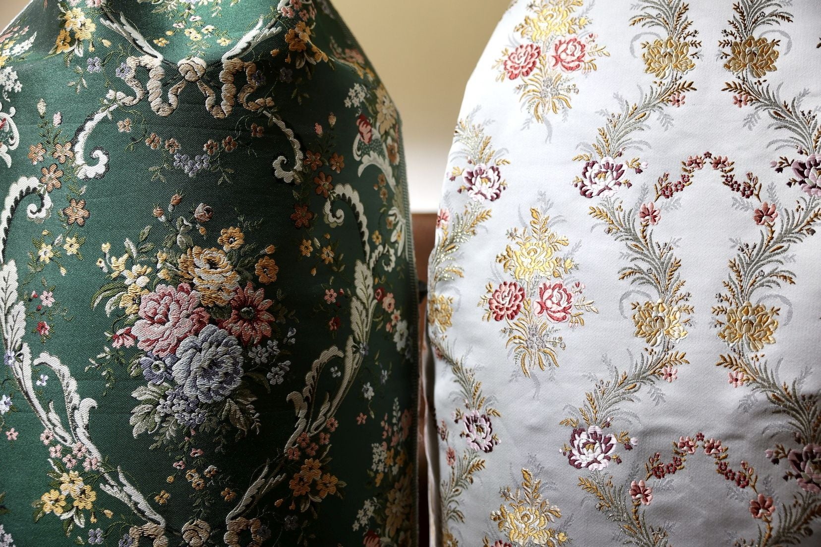 FOTOS | Así son las telas de los trajes de la corte de honor de Carmen Prades, fallera mayor de Valencia 2026