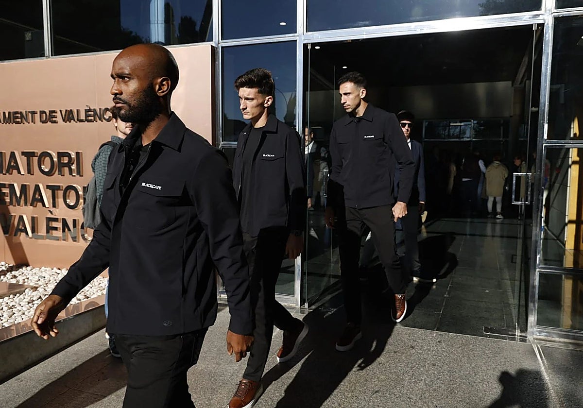 Foulquier, Pepelu y Tárrega, en el tanatorio en la mañana del martes.