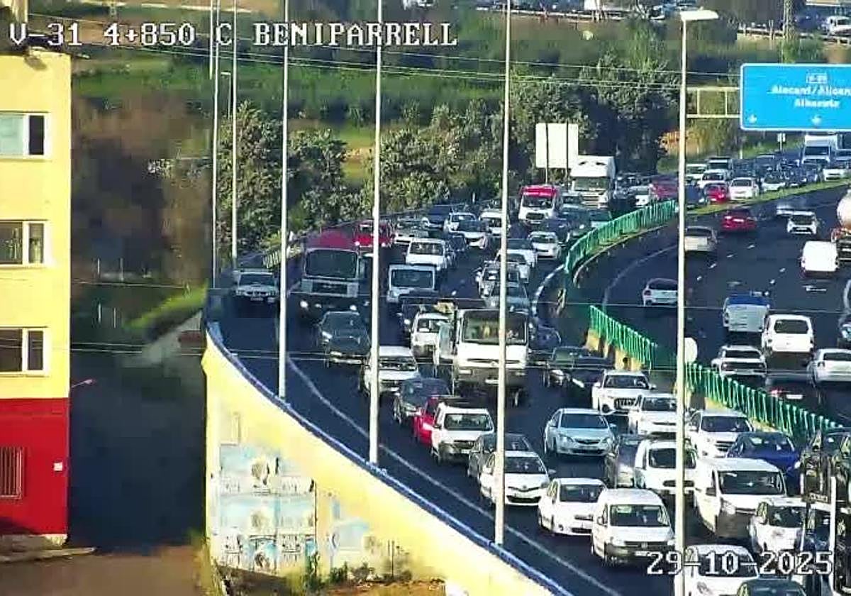 Atascos en la V-31 este miércoles, 29 de octubre.