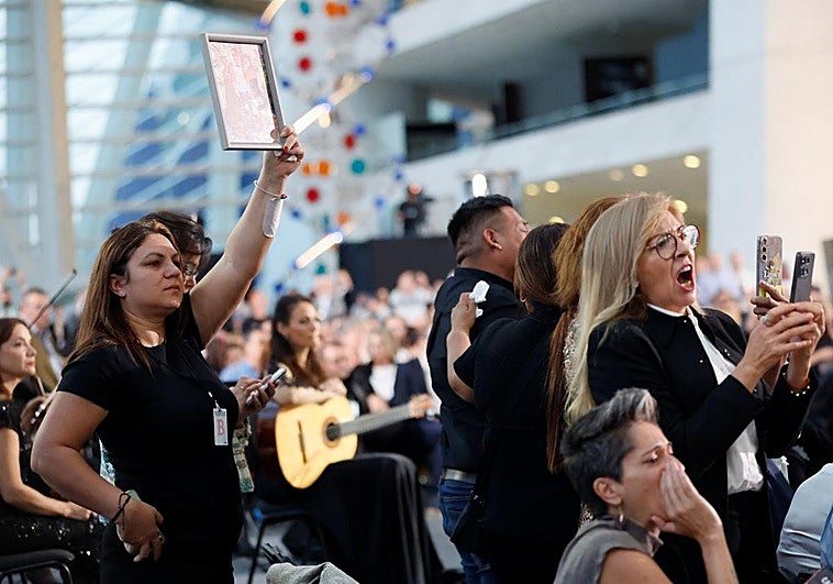 Los familiares de las víctimas estallan contra Mazón en el funeral de estado.