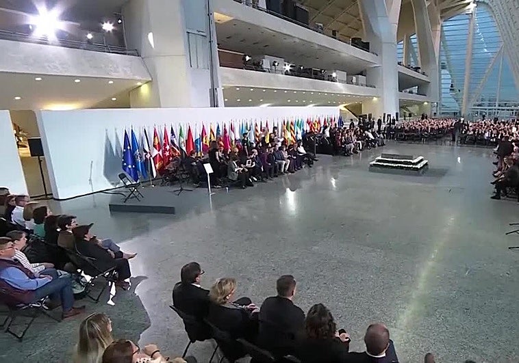 Mazón es recibido por los familiares de las víctimas al grito de «asesino» y «rata cobarde»