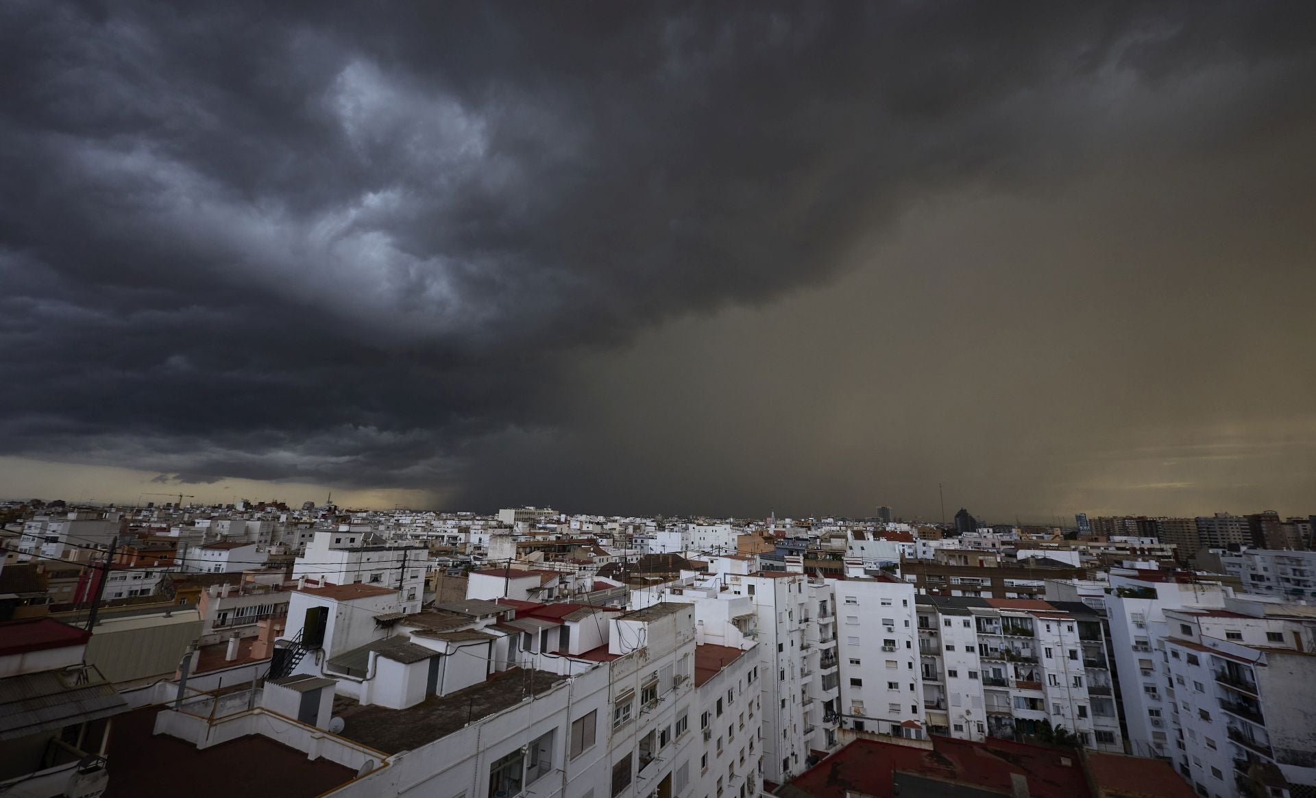 Tormentas sobre la ciudad de Valencia.