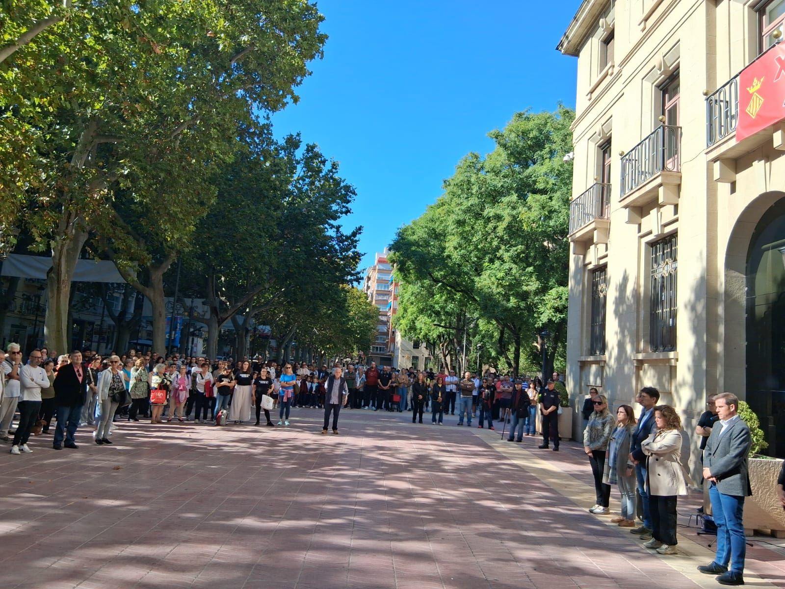 Minuto de silencio en Xàtiva.