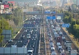 Atascos en la V-31 este jueves, 30 de octubre.