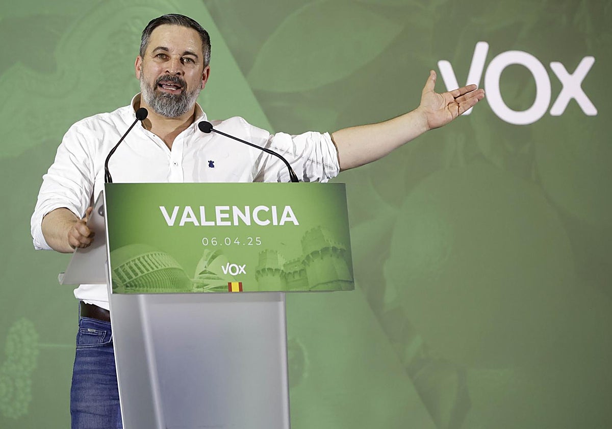 Abascal da la cara por Mazón y afea al PP que no le defienda por estar «atemorizado»