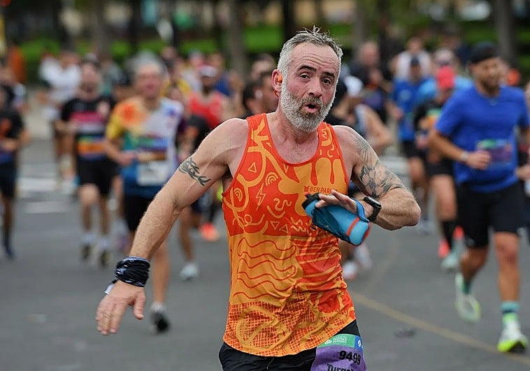 Un corredor, durante el Medio Maratón Valencia 2025.