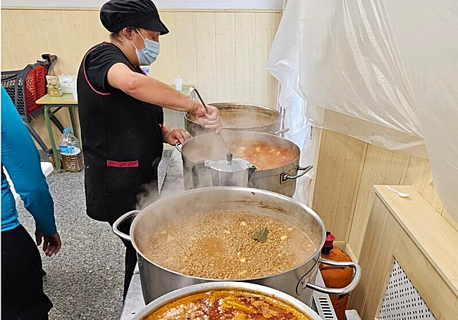 Platos de cuchara en los primeros días tras la riada.