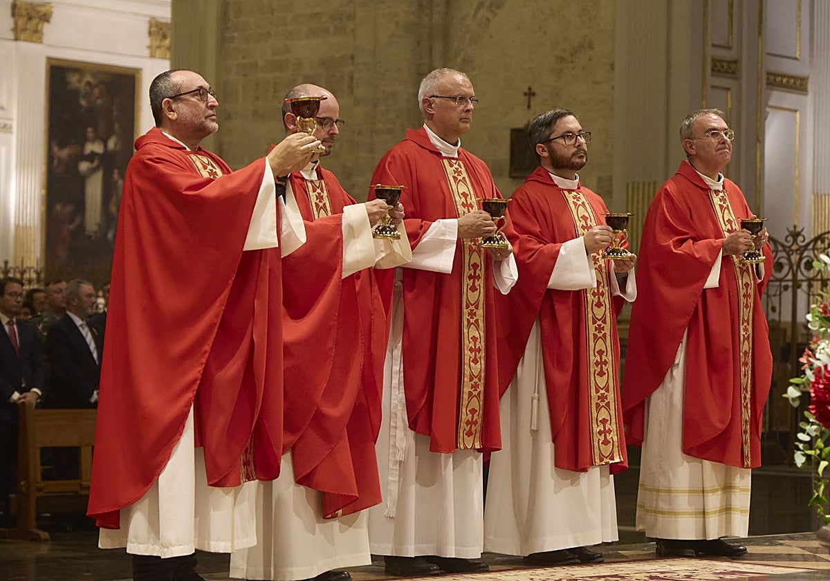 Las cinco réplicas que se han entregado, tres de ellas a parroquias de la dana.
