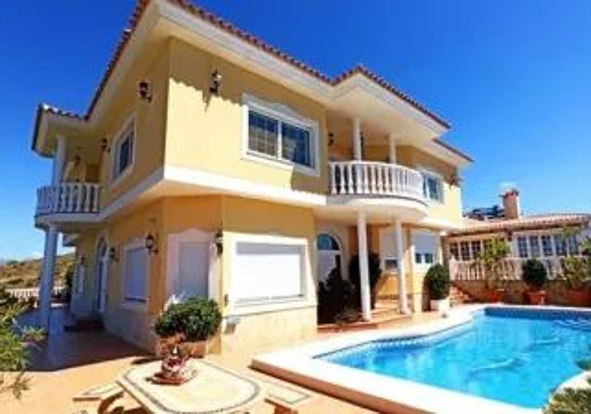 Imagen principal - Así son las viviendas más caras de España y de la Comunitat: tres plantas, piscina, nueve habitaciones y once baños