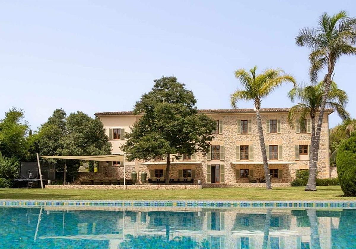 Imagen principal - Así son las viviendas más caras de España y de la Comunitat: tres plantas, piscina, nueve habitaciones y once baños