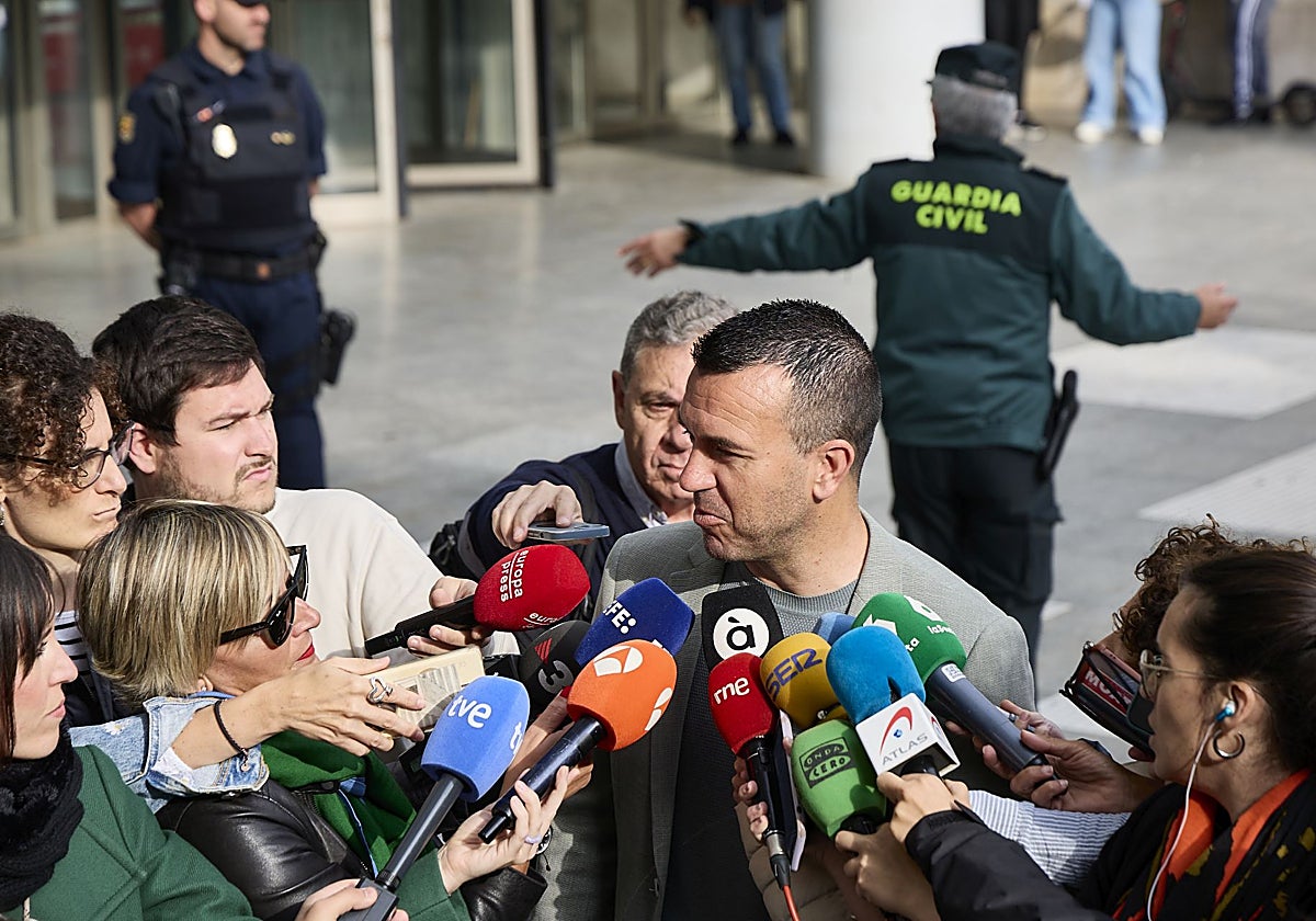 Mompó, el día que declaró como testigo en la Ciudad de la Justicia.