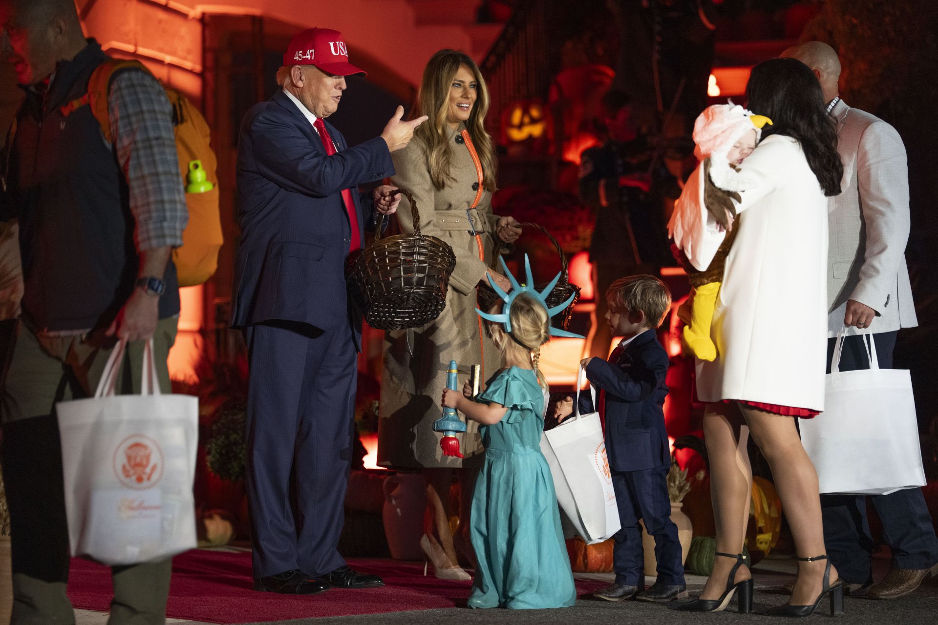 Donald y Melania Trump celebra Halloween por todo lo alto en la Casa Blanca