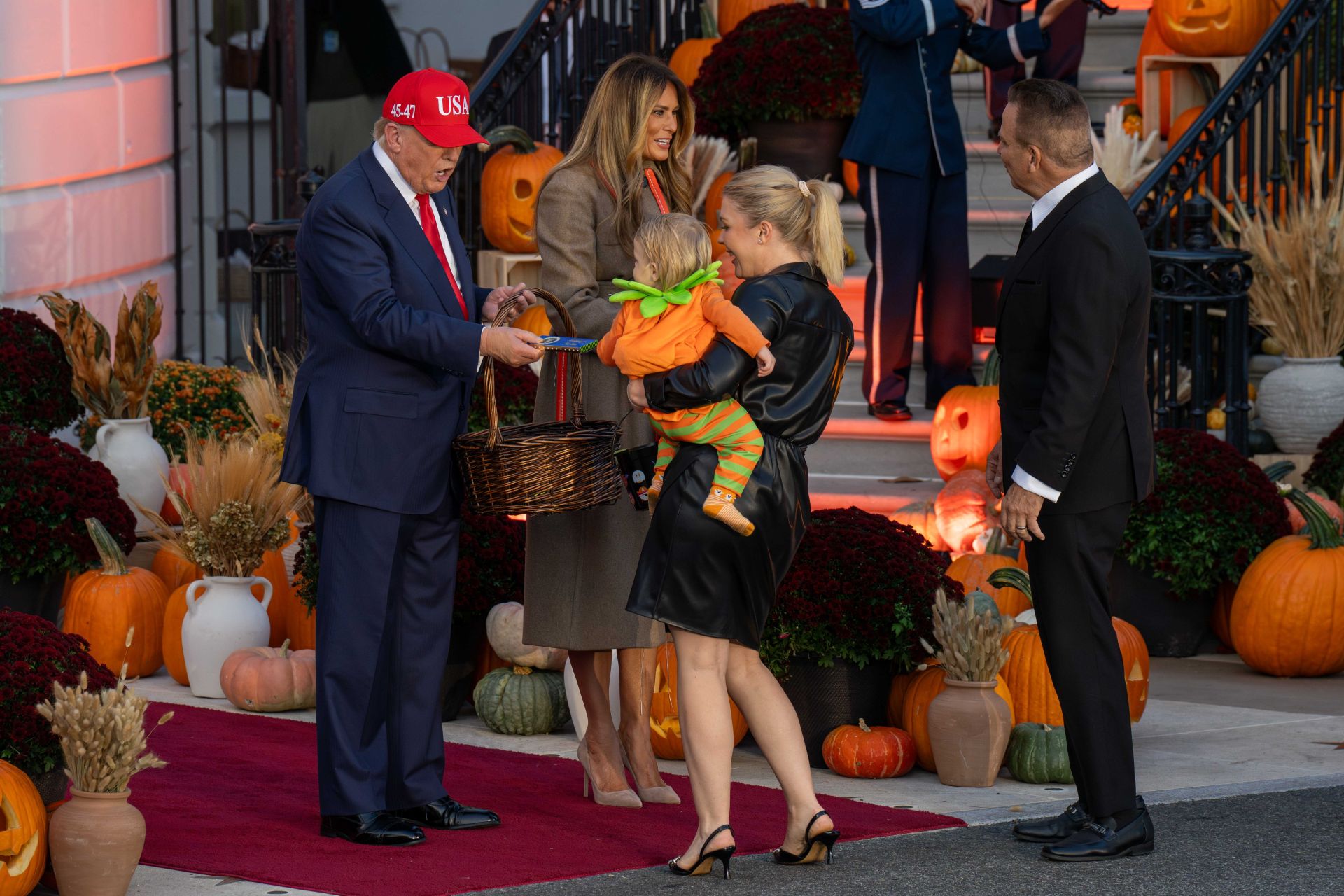 Donald y Melania Trump celebra Halloween por todo lo alto en la Casa Blanca