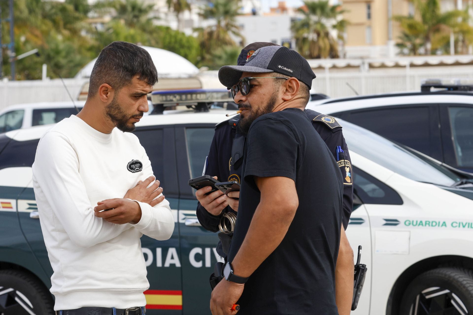 La Guardia Civil ultima la extracción del coche donde murió una joven en el puerto de Gandia