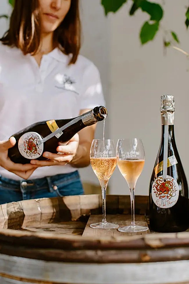 Pago de Tharsys también elabora cavas.