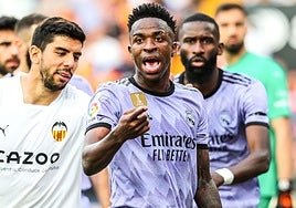 Vinícius Junior durante un partido entre el Valencia y Real Madrid.