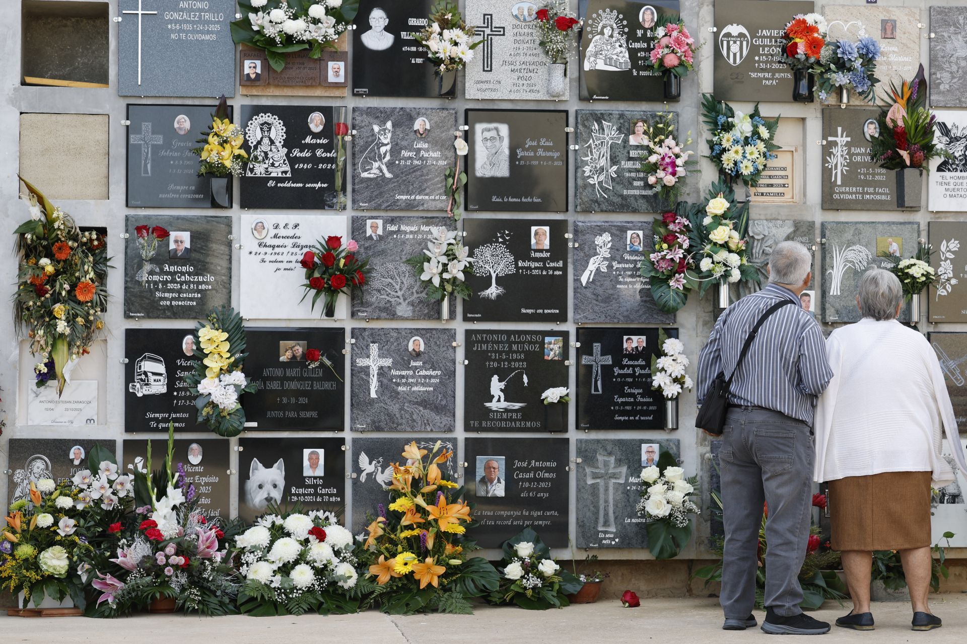 Los cementerios de Valencia se llenan el Día de Todos los Santos