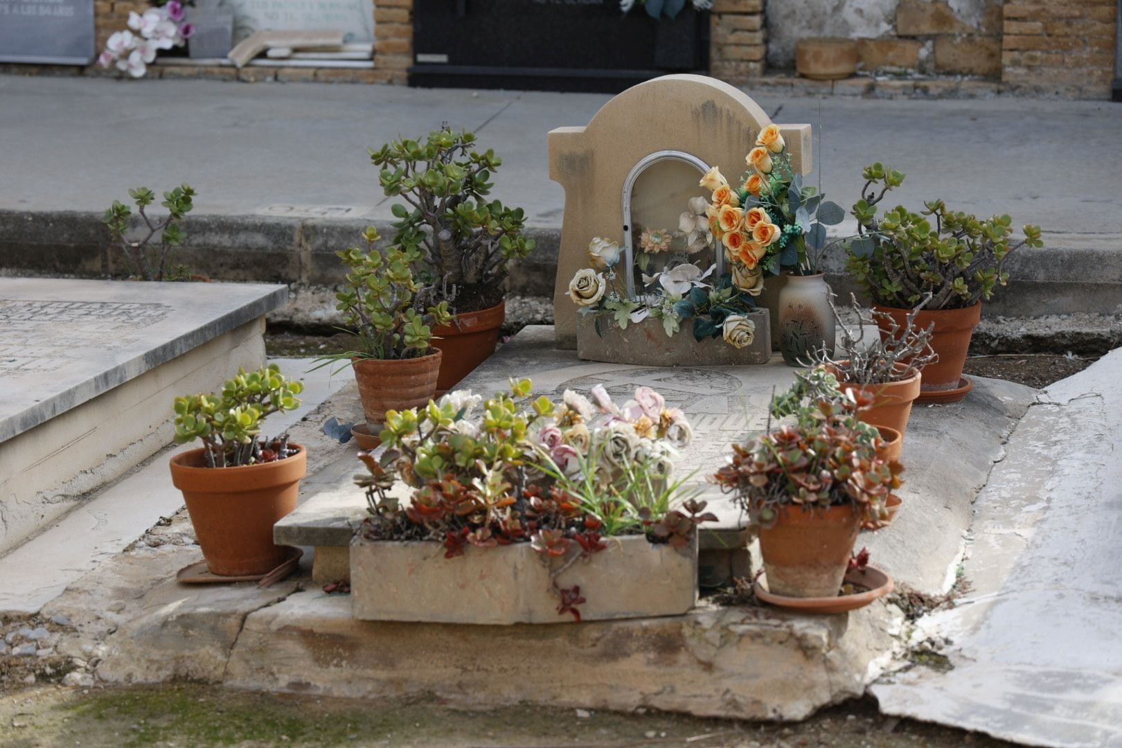 Los cementerios de Valencia se llenan el Día de Todos los Santos