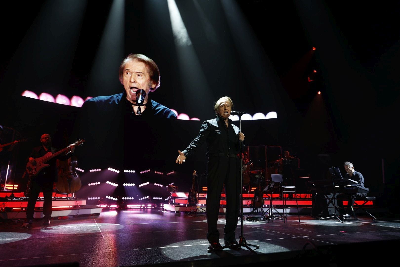 FOTOS | El Roig Arena disfruta con Raphael