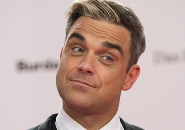 Robbie Williams se sincera: «El móvil es una droga que no les voy a comprar a mis hijos»