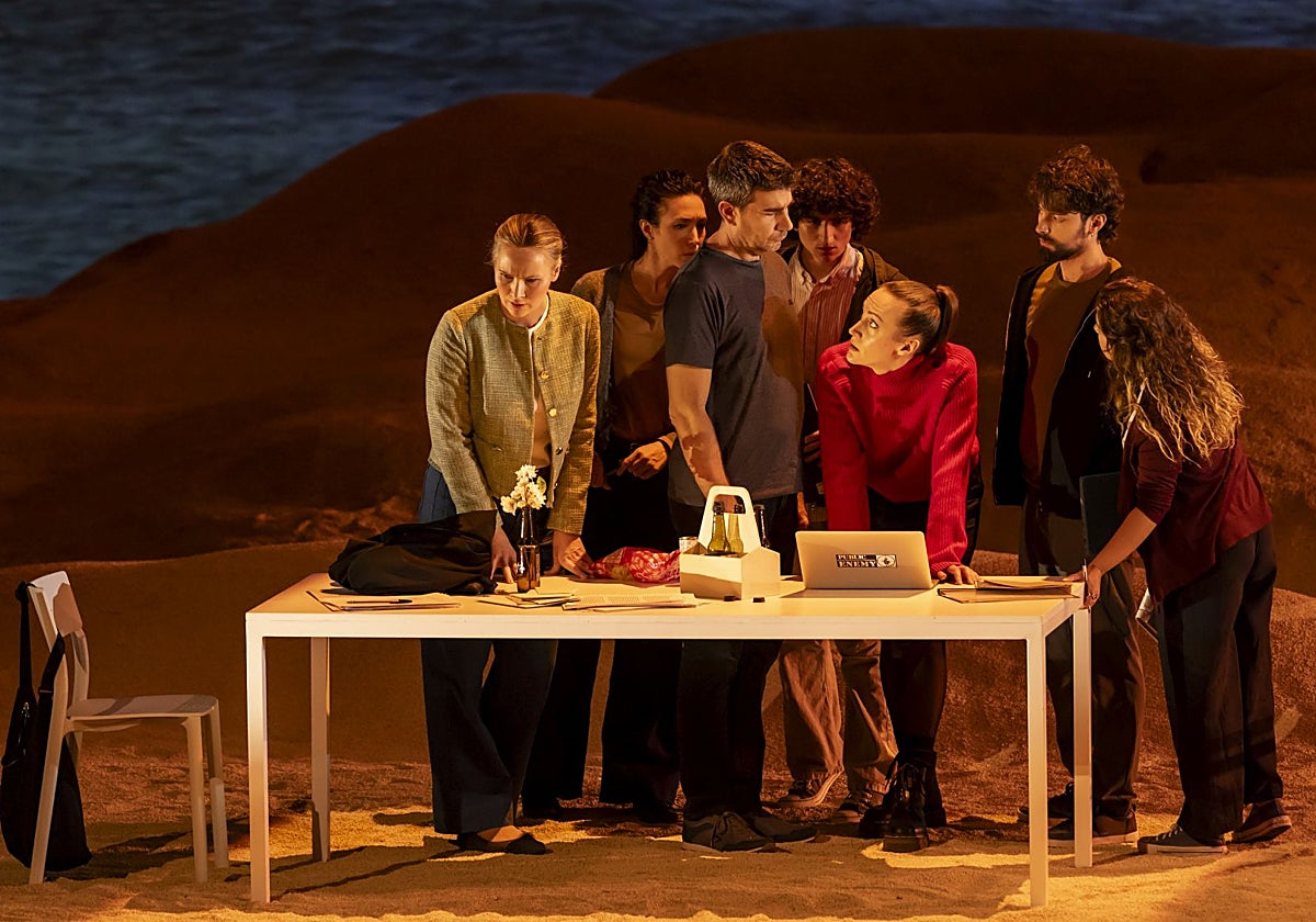 Un momento de uno de los ensayos de 'Enemigo del pueblo'.