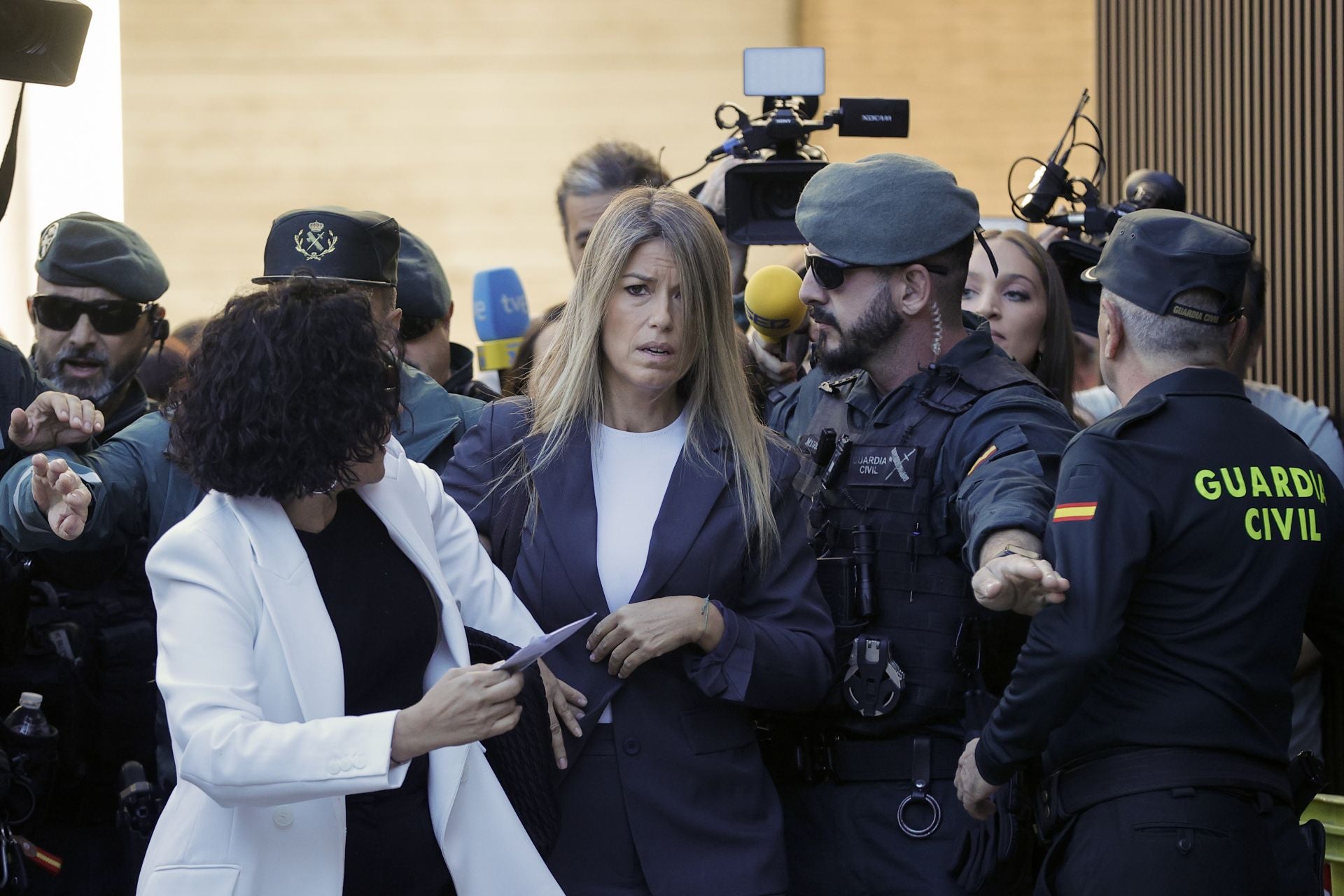 Fotos de Maribel Vilaplana de su llegada y salida de los juzgados