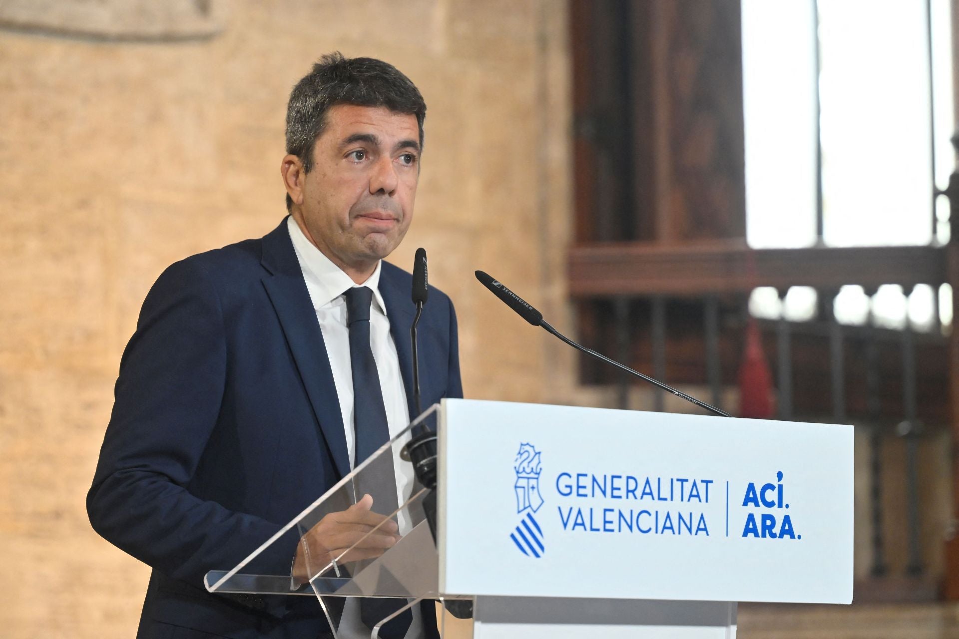 Fotos de la comparecencia de Carlos Mazón en el Palau de la Generalitat