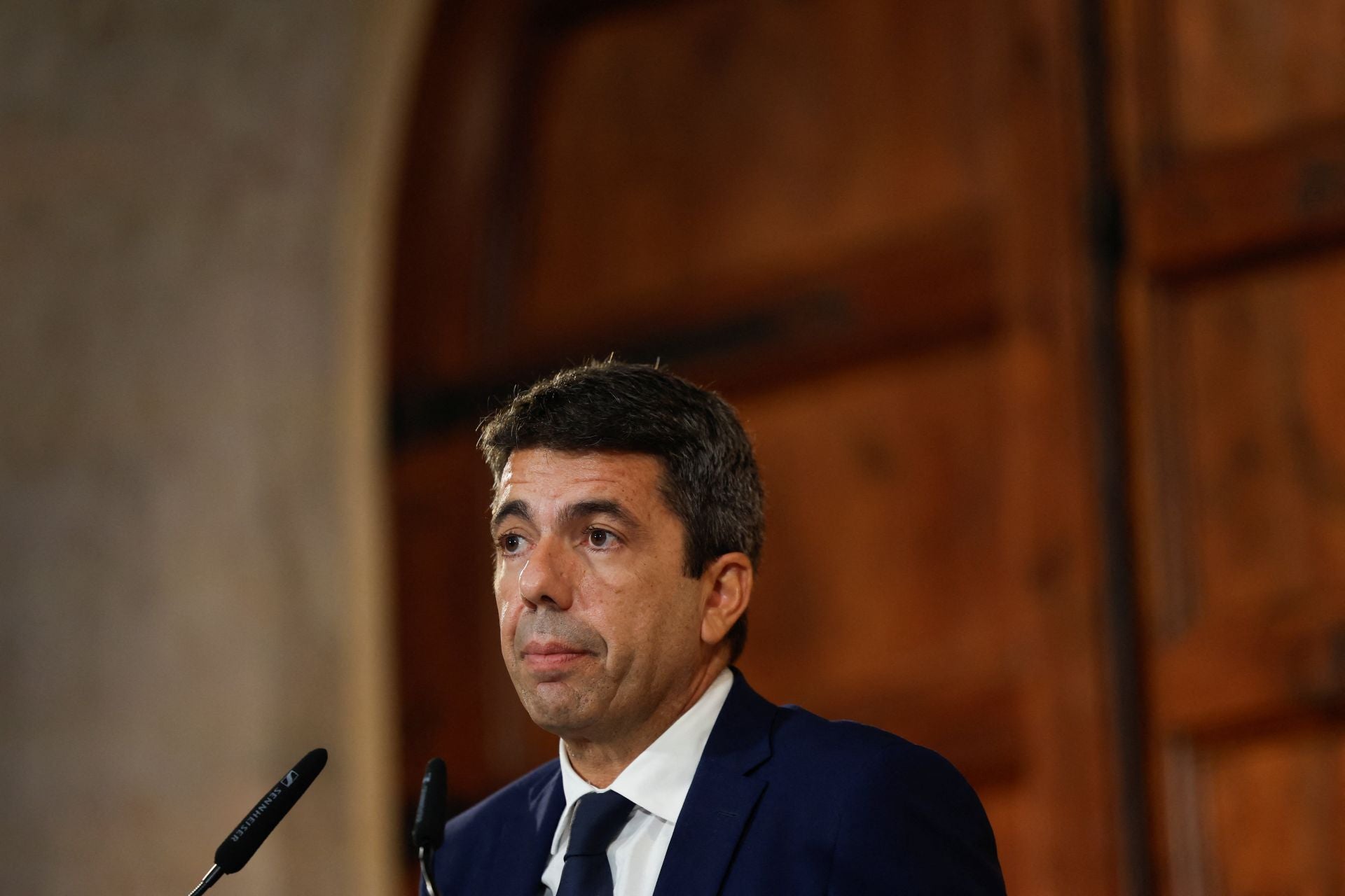 Fotos de la comparecencia de Carlos Mazón en el Palau de la Generalitat