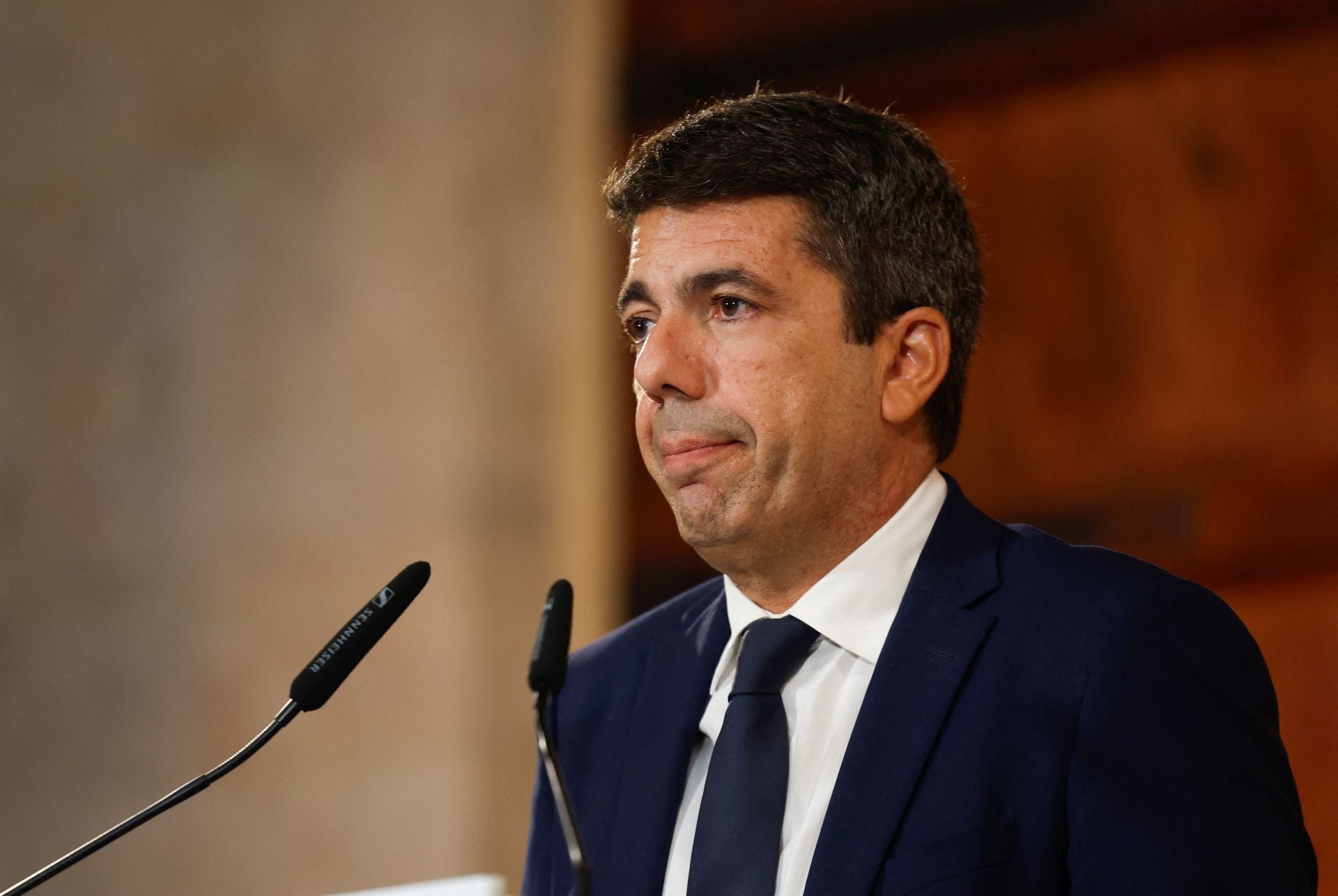 Fotos de la comparecencia de Carlos Mazón en el Palau de la Generalitat