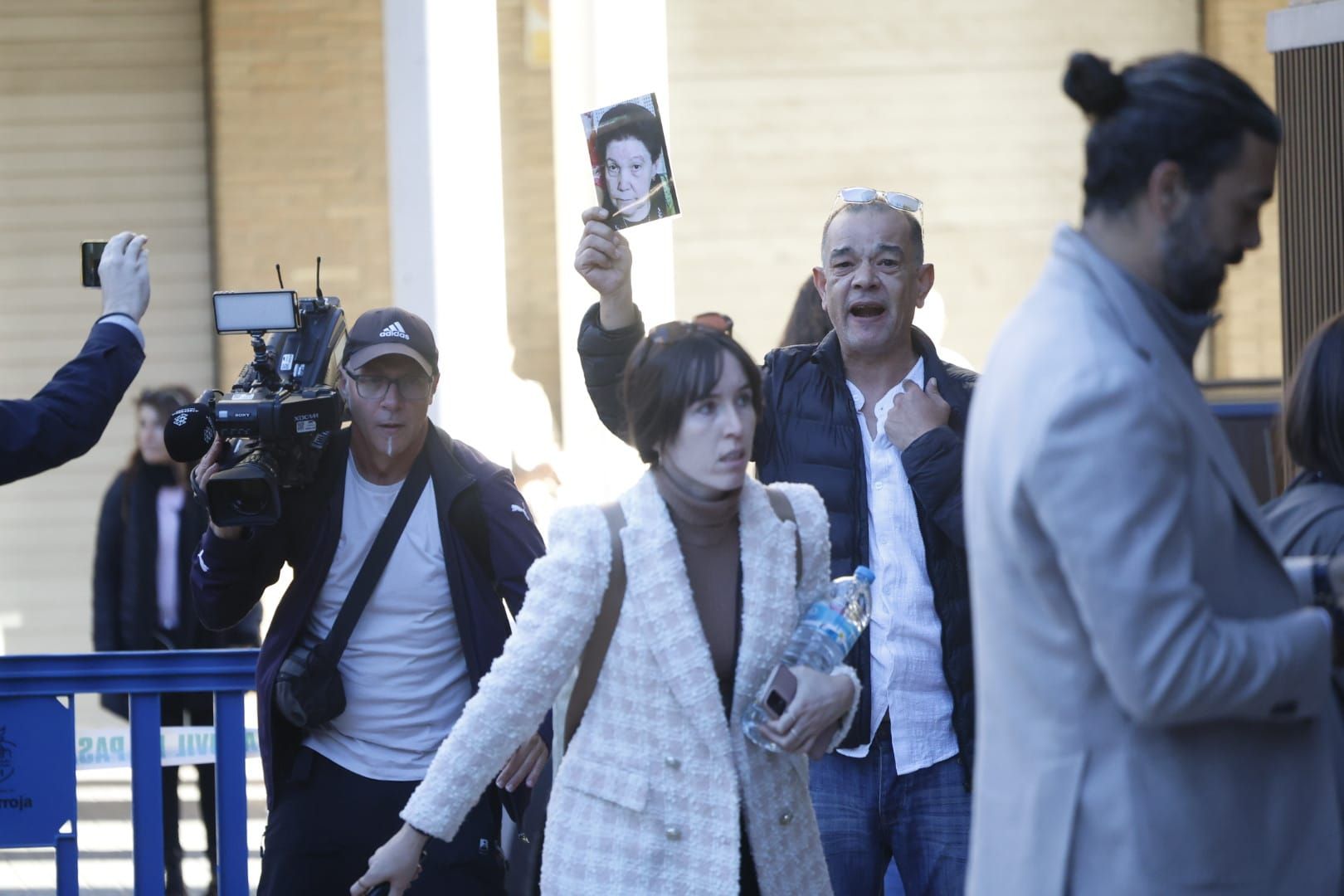 Fotos de Maribel Vilaplana de su llegada y salida de los juzgados