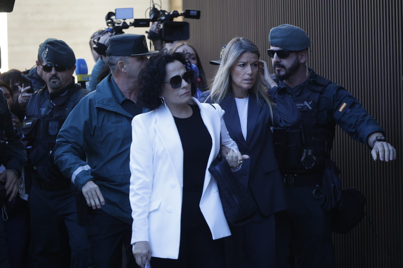 Fotos de Maribel Vilaplana de su llegada y salida de los juzgados