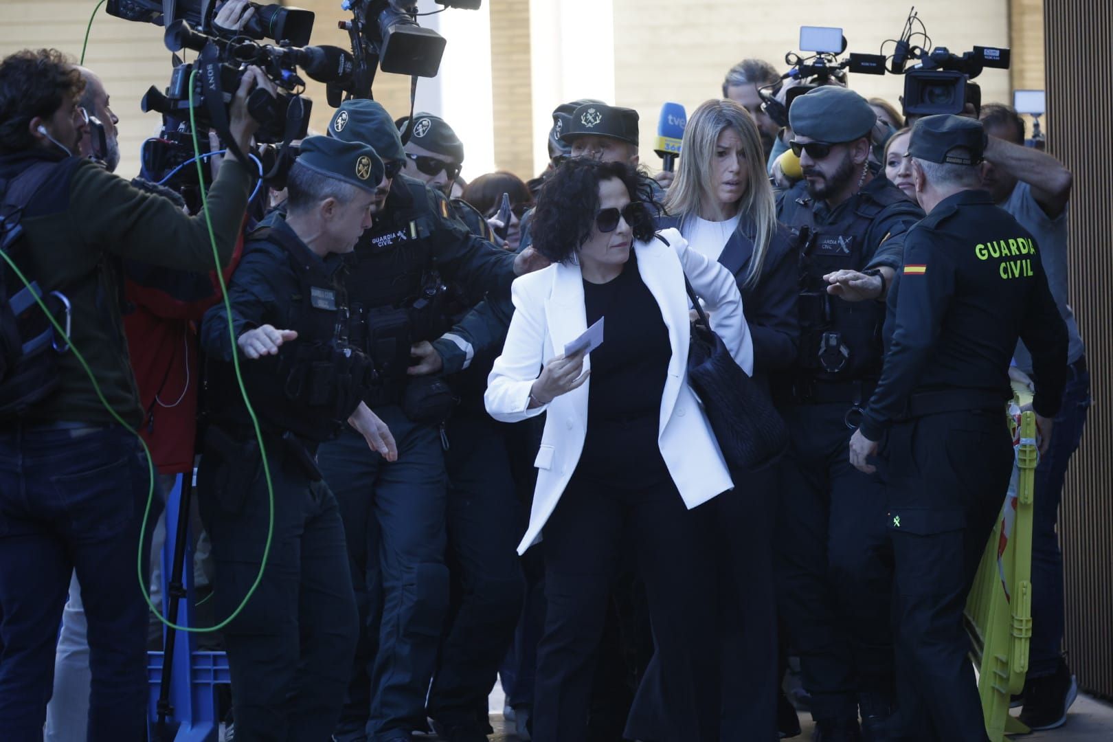 Fotos de Maribel Vilaplana de su llegada y salida de los juzgados