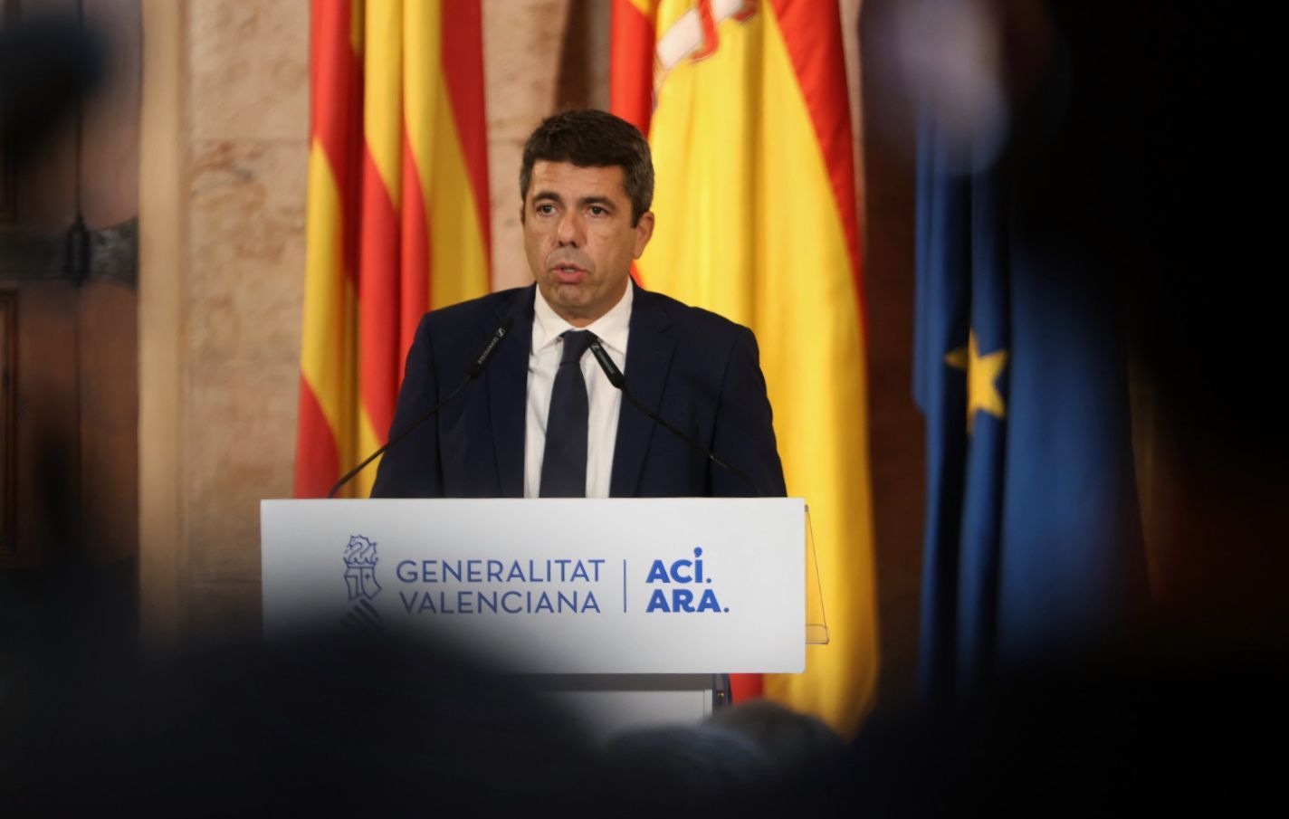 Fotos de la comparecencia de Carlos Mazón en el Palau de la Generalitat