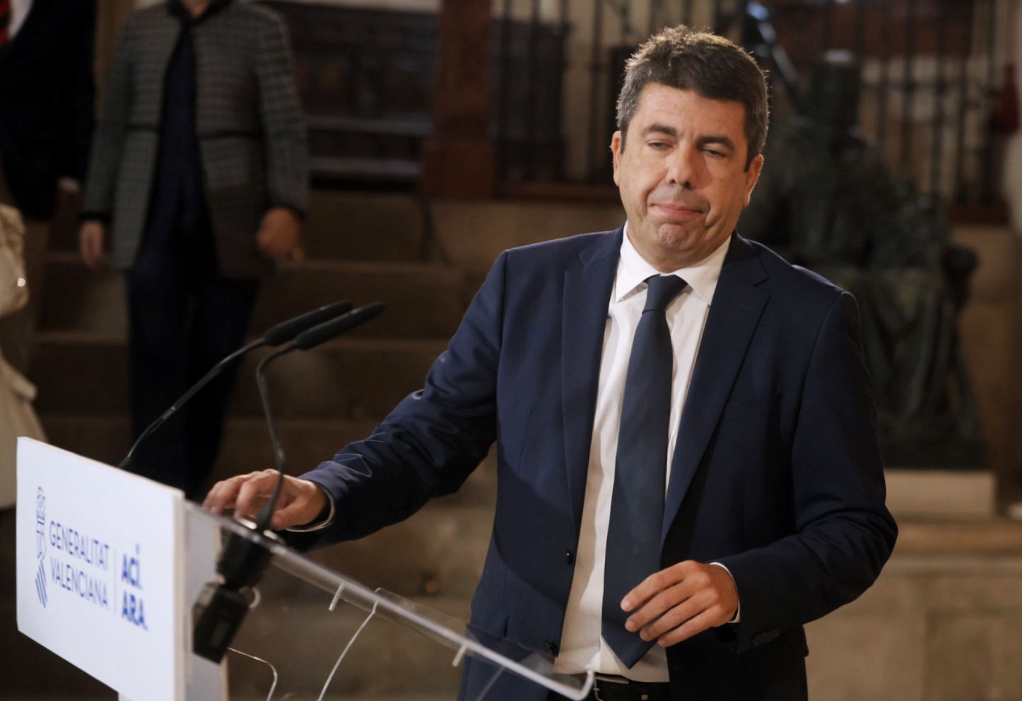 Fotos de la comparecencia de Carlos Mazón en el Palau de la Generalitat