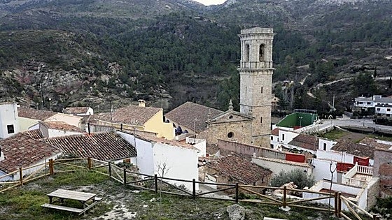 El pueblo a una hora de Valencia con una ruta medieval y un paisaje que cambia en otoño