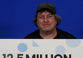 Un trabajador de la construcción de 64 años gana 12,5 millones: «Juego mis propios números, simplemente los elegí al azar hace años»