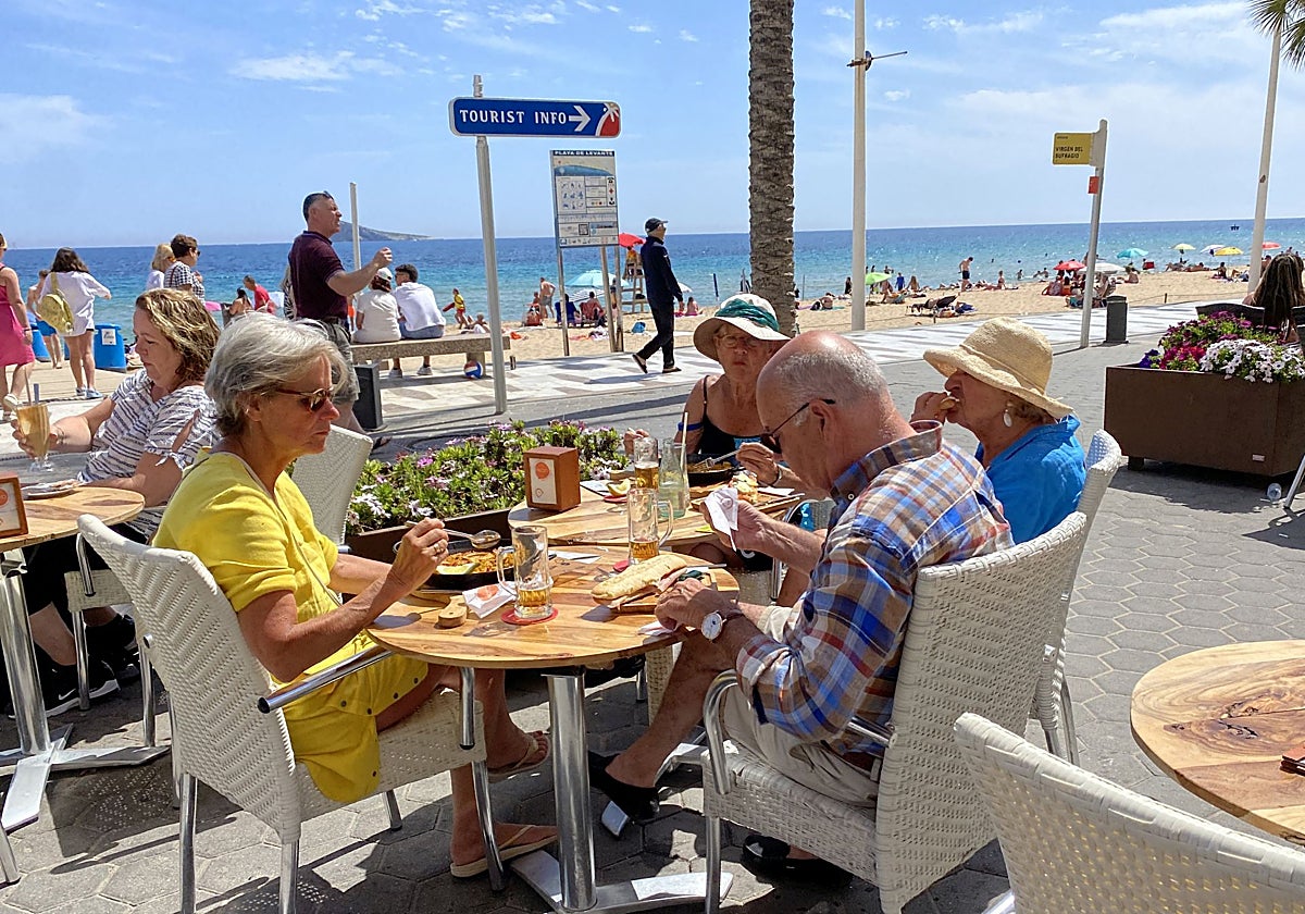 Terrazas en Benidorm, en mayo de 2022.