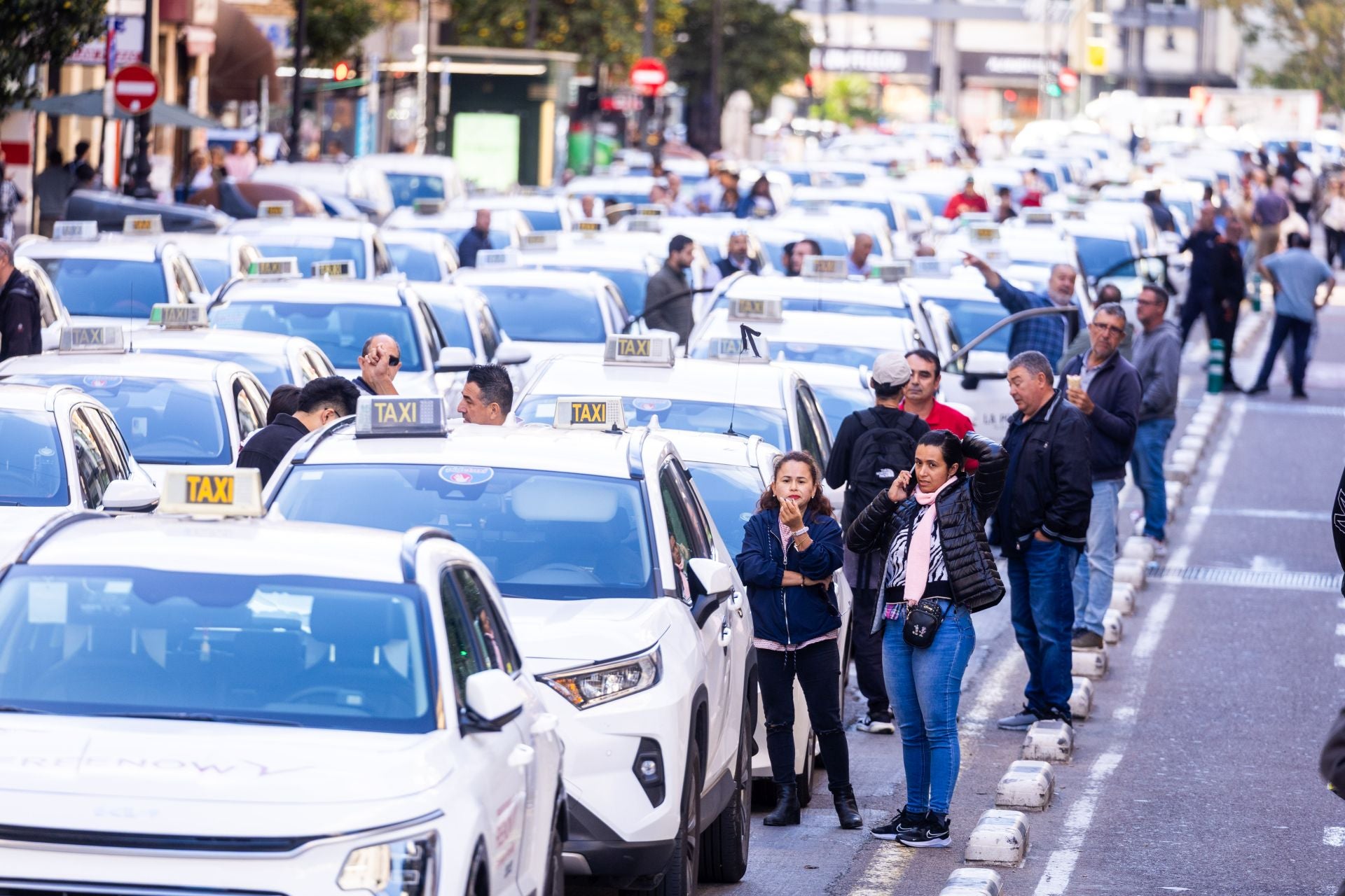 Fotos de la huelga de taxis en Valencia