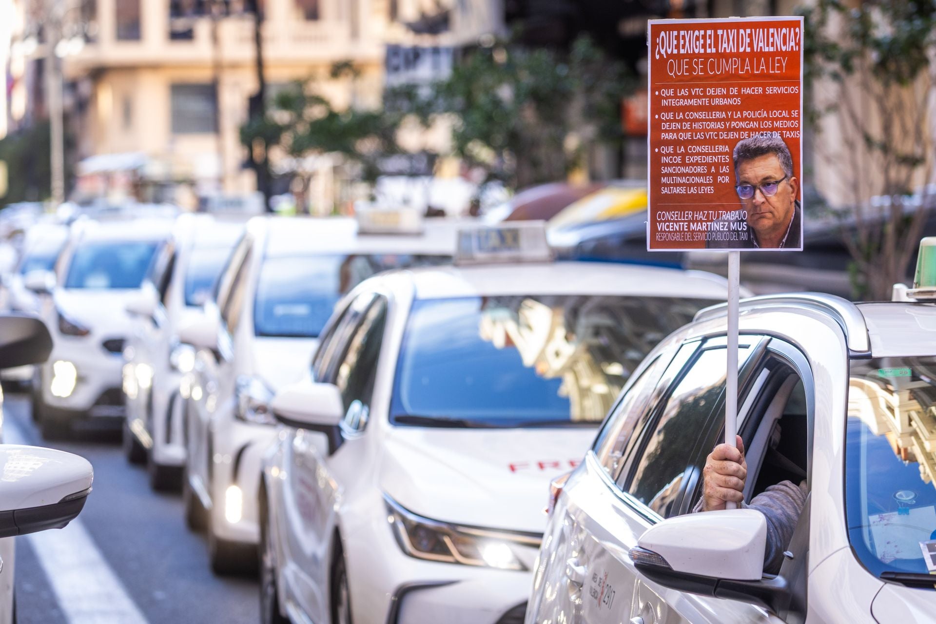 Fotos de la huelga de taxis en Valencia